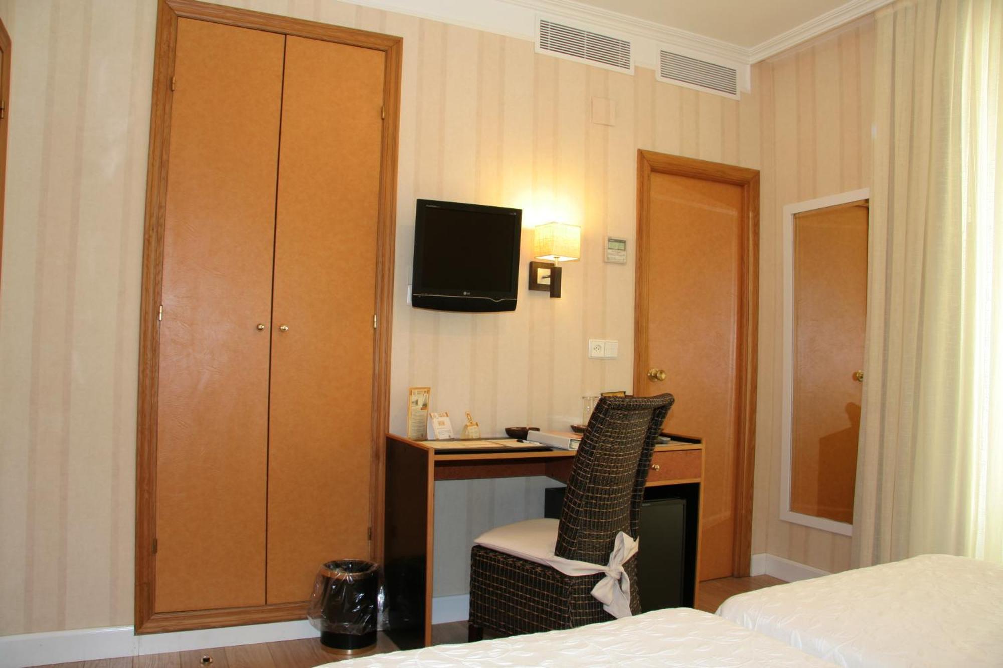 Hostal Paris Valladolid Luaran gambar